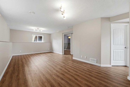71 Long Close, Red Deer, AB - Indoor Photo Showing Other Room