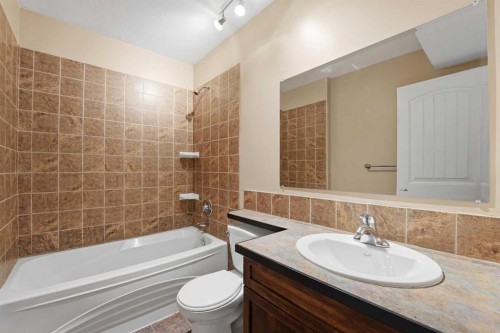 71 Long Close, Red Deer, AB - Indoor Photo Showing Bathroom