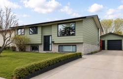 5748 55 Street Rocky Mountain House, AB T4T 1J7