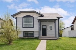 16 Johnson Close Penhold, AB T0M 0R1
