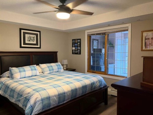 327-4805 45 Street, Red Deer, AB - Indoor Photo Showing Bedroom
