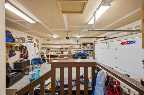 1 Aspen Rise, Parkland Beach, AB - Indoor Photo Showing Garage