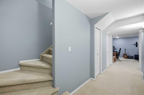 44 Arthur Close, Red Deer, AB 