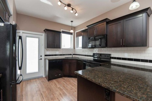 104 Almond Crescent, Blackfalds, AB - Indoor Photo Showing Kitchen