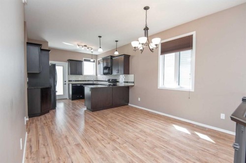 104 Almond Crescent, Blackfalds, AB - Indoor Photo Showing Kitchen