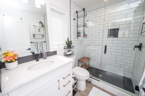 355 Duston Street, Red Deer, AB - Indoor Photo Showing Bathroom