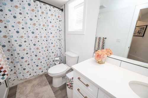 355 Duston Street, Red Deer, AB - Indoor Photo Showing Bathroom