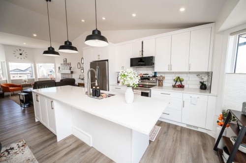 355 Duston Street, Red Deer, AB - Indoor Photo Showing Kitchen With Upgraded Kitchen