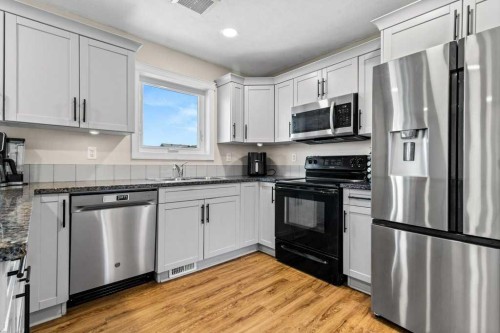 87 Almond Crescent, Blackfalds, AB - Indoor Photo Showing Kitchen With Double Sink