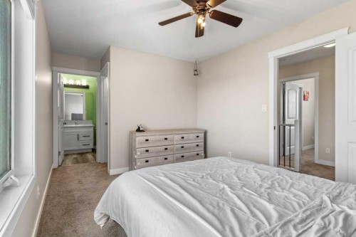 87 Almond Crescent, Blackfalds, AB - Indoor Photo Showing Bedroom