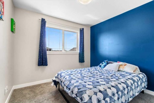 87 Almond Crescent, Blackfalds, AB - Indoor Photo Showing Bedroom