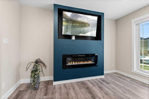 87 Almond Crescent, Blackfalds, AB - Indoor Photo Showing Living Room With Fireplace