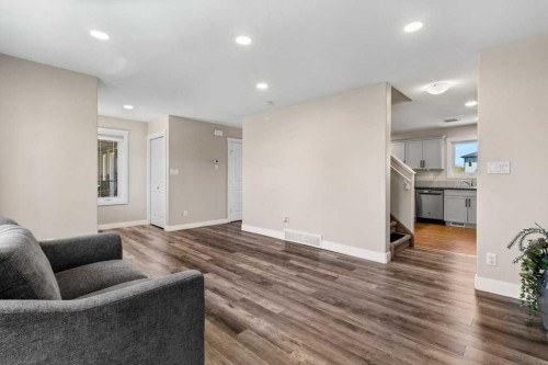 87 Almond Crescent, Blackfalds, AB - Indoor Photo Showing Living Room