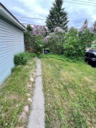 560 Northmount Drive Nw, Calgary, AB 