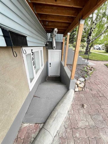 560 Northmount Drive Nw, Calgary, AB 