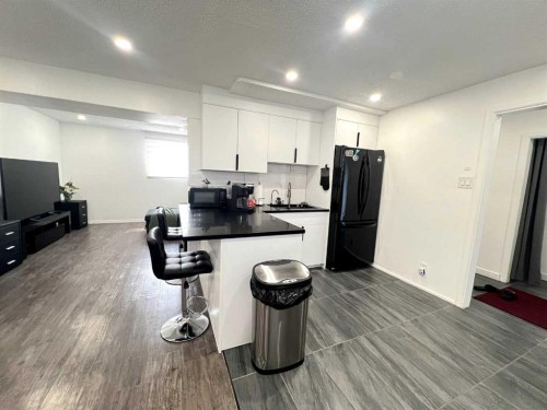 560 Northmount Drive Nw, Calgary, AB - Indoor