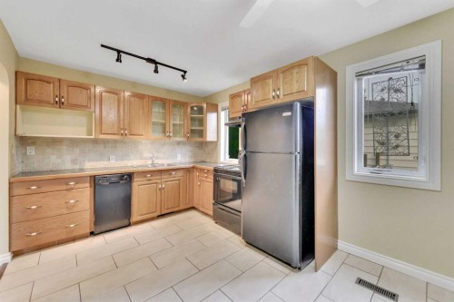 4030 51A Street, Red Deer, AB - Indoor Photo Showing Kitchen