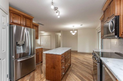 4504 45 Avenue, Lacombe, AB - Indoor Photo Showing Kitchen