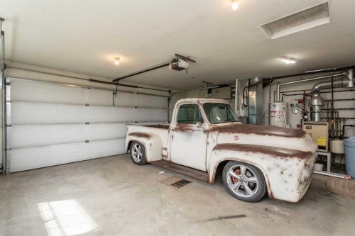 4504 45 Avenue, Lacombe, AB - Indoor Photo Showing Garage