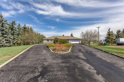 4504 45 Avenue, Lacombe, AB - Outdoor