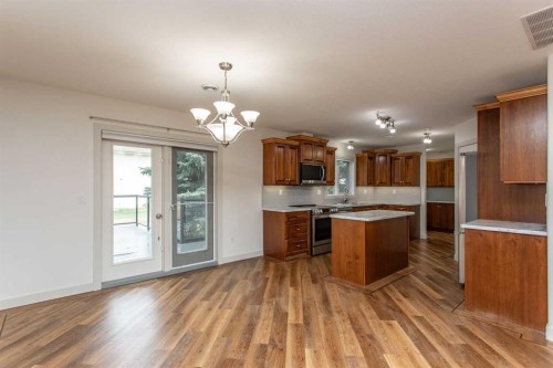 4504 45 Avenue, Lacombe, AB - Indoor Photo Showing Kitchen