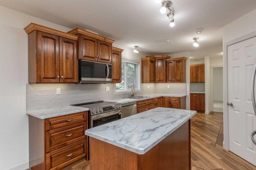 4504 45 Avenue, Lacombe, AB - Indoor Photo Showing Kitchen With Double Sink