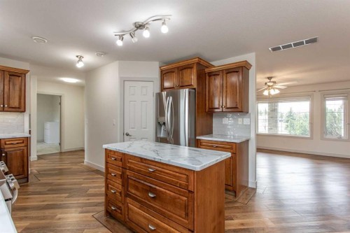 4504 45 Avenue, Lacombe, AB - Indoor Photo Showing Kitchen