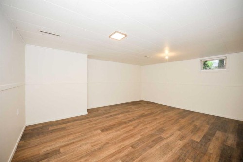 4201 50 Avenue, Camrose, AB - Indoor Photo Showing Other Room