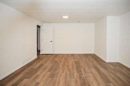 4201 50 Avenue, Camrose, AB - Indoor Photo Showing Other Room