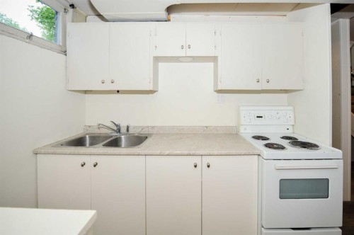 4201 50 Avenue, Camrose, AB - Indoor Photo Showing Kitchen With Double Sink