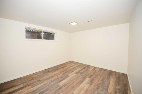 4201 50 Avenue, Camrose, AB - Indoor Photo Showing Other Room