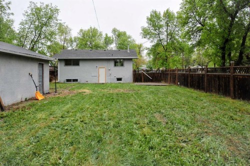 4201 50 Avenue, Camrose, AB - Outdoor