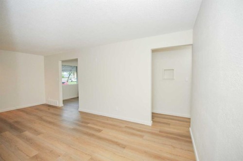 4201 50 Avenue, Camrose, AB - Indoor Photo Showing Other Room