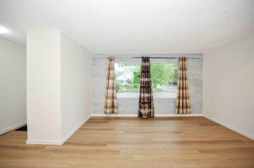 4201 50 Avenue, Camrose, AB - Indoor Photo Showing Other Room