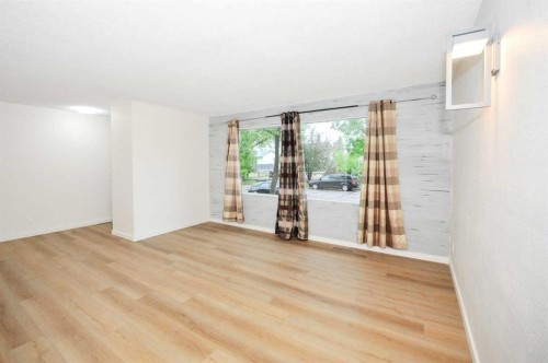 4201 50 Avenue, Camrose, AB - Indoor Photo Showing Other Room