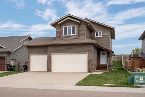 6210 28 Avenue Close  Camrose, AB T4V 5J6