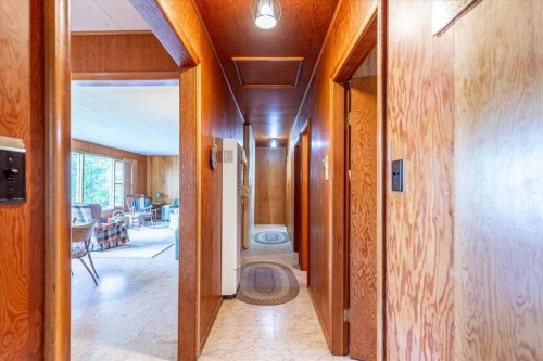 60 Beach Avenue, Itaska Beach, AB - Indoor Photo Showing Other Room