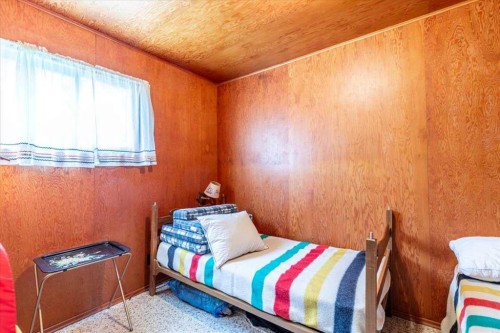 60 Beach Avenue, Itaska Beach, AB - Indoor Photo Showing Bedroom