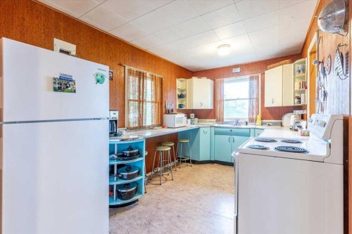 60 Beach Avenue, Itaska Beach, AB - Indoor Photo Showing Kitchen