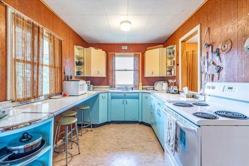60 Beach Avenue, Itaska Beach, AB - Indoor Photo Showing Kitchen