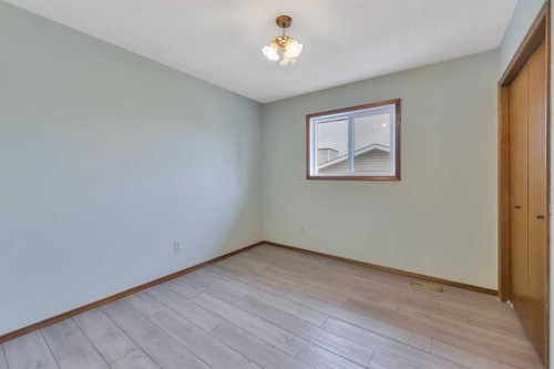 37 Denovan Crescent, Red Deer, AB 