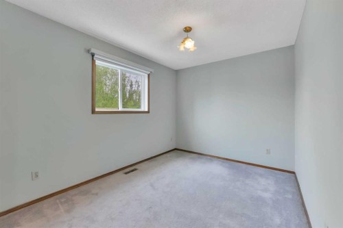 37 Denovan Crescent, Red Deer, AB 