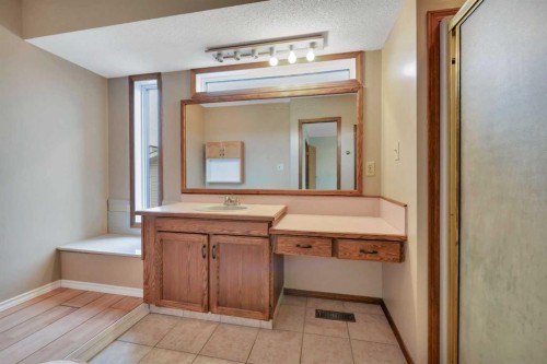 37 Denovan Crescent, Red Deer, AB 