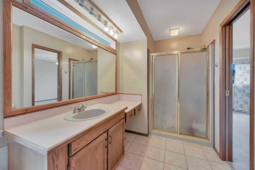 37 Denovan Crescent, Red Deer, AB 