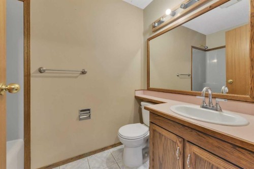 37 Denovan Crescent, Red Deer, AB 