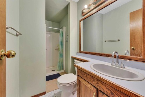 37 Denovan Crescent, Red Deer, AB 