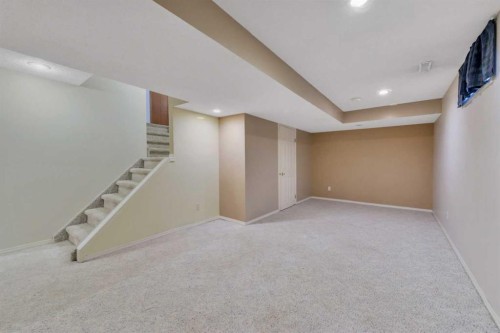 37 Denovan Crescent, Red Deer, AB 