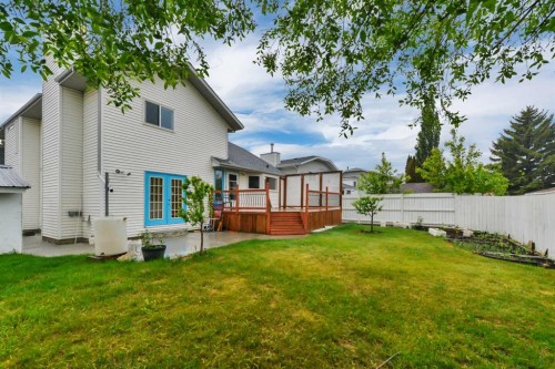 37 Denovan Crescent, Red Deer, AB 