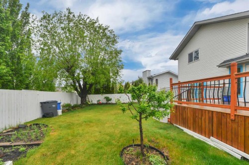 37 Denovan Crescent, Red Deer, AB 