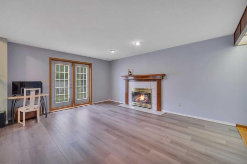 37 Denovan Crescent, Red Deer, AB 